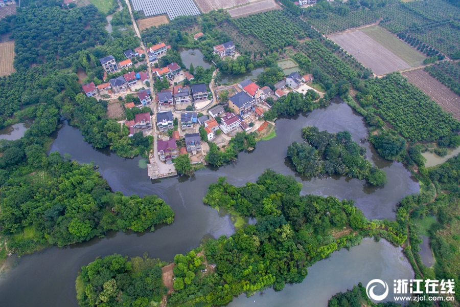 《星際火線(xiàn)》跨服競(jìng)技贏(yíng)大獎(jiǎng)